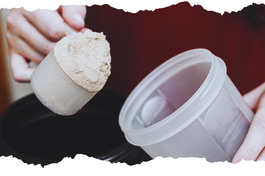 プロテインやBCAA、EAAを水に溶かした際にまれに出てくる黒い粉の正体は何?