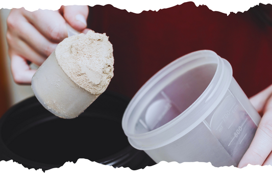 プロテインやBCAA、EAAを水に溶かした際にまれに出てくる黒い粉の正体は何?